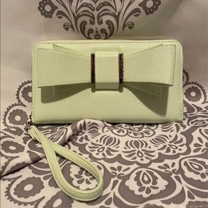 Betsey Johnson Mint Color 12 Cards Wristlet Wallet New Without Tags 8” x 4.5”